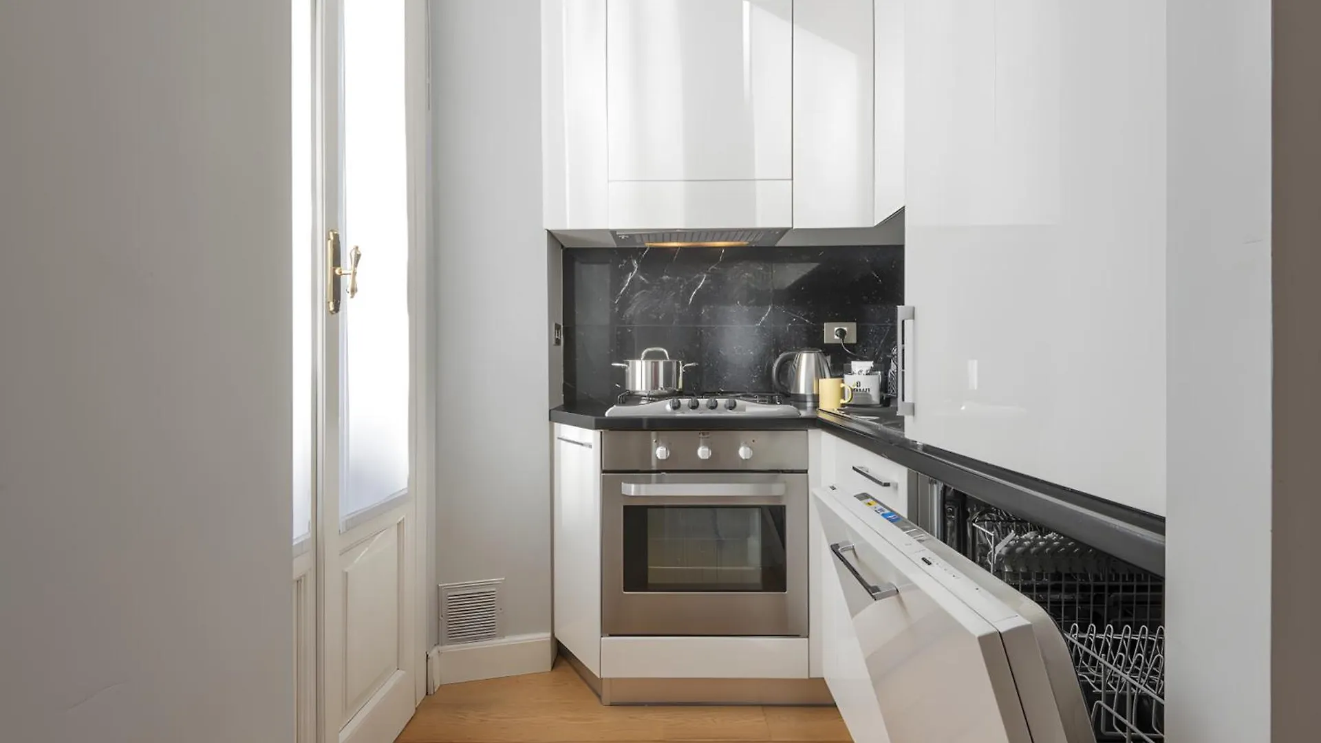 Luxury Design Suite - 10 Minutes From Duomo Milan